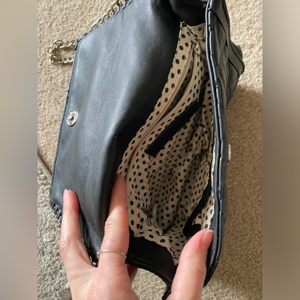 Black quilted madden girl purse with chain strap - Picture 3 of 4